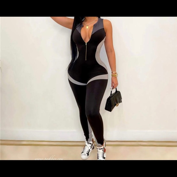 Round collar zipper sleeveless jumpsuit - Picture 1 of 4